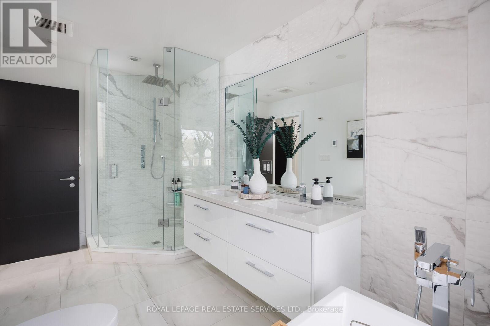 121 MARKHAM STREET - 27
