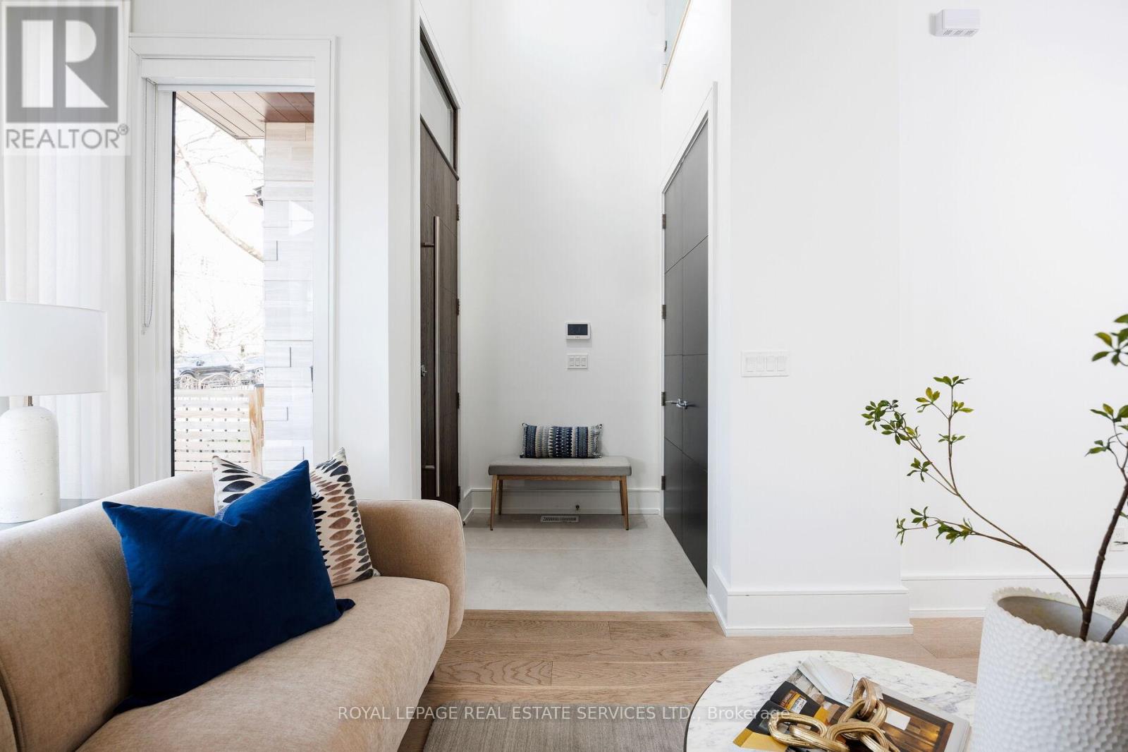 121 MARKHAM STREET - 3