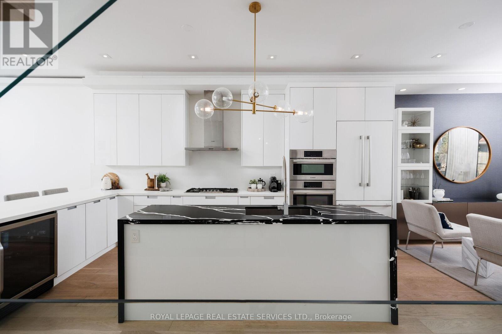 121 MARKHAM STREET - 8