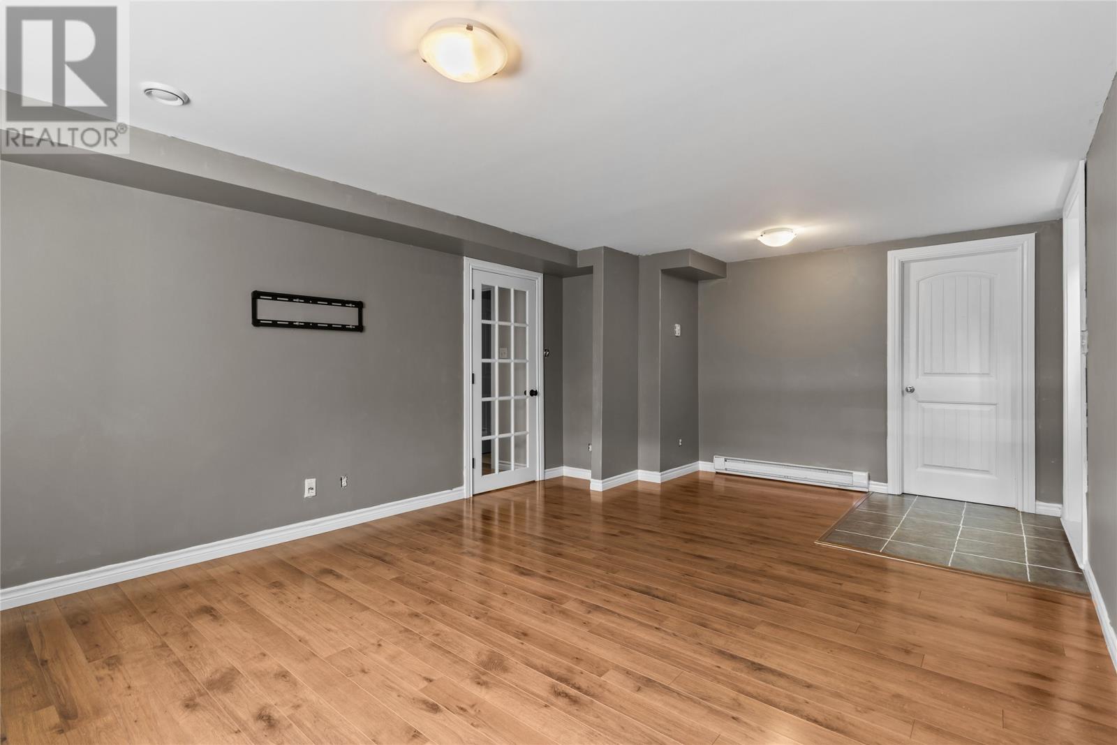 2 Russ Howard Street - 34
