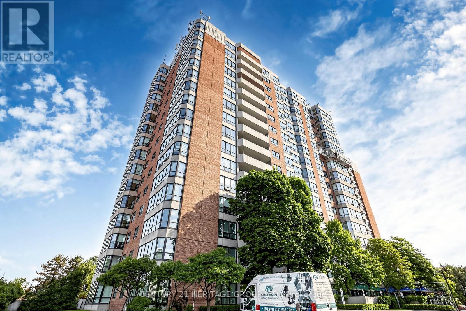 #210 7601 BATHURST STREET - 1