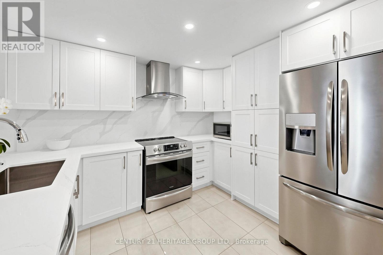 #210 7601 BATHURST STREET - 21
