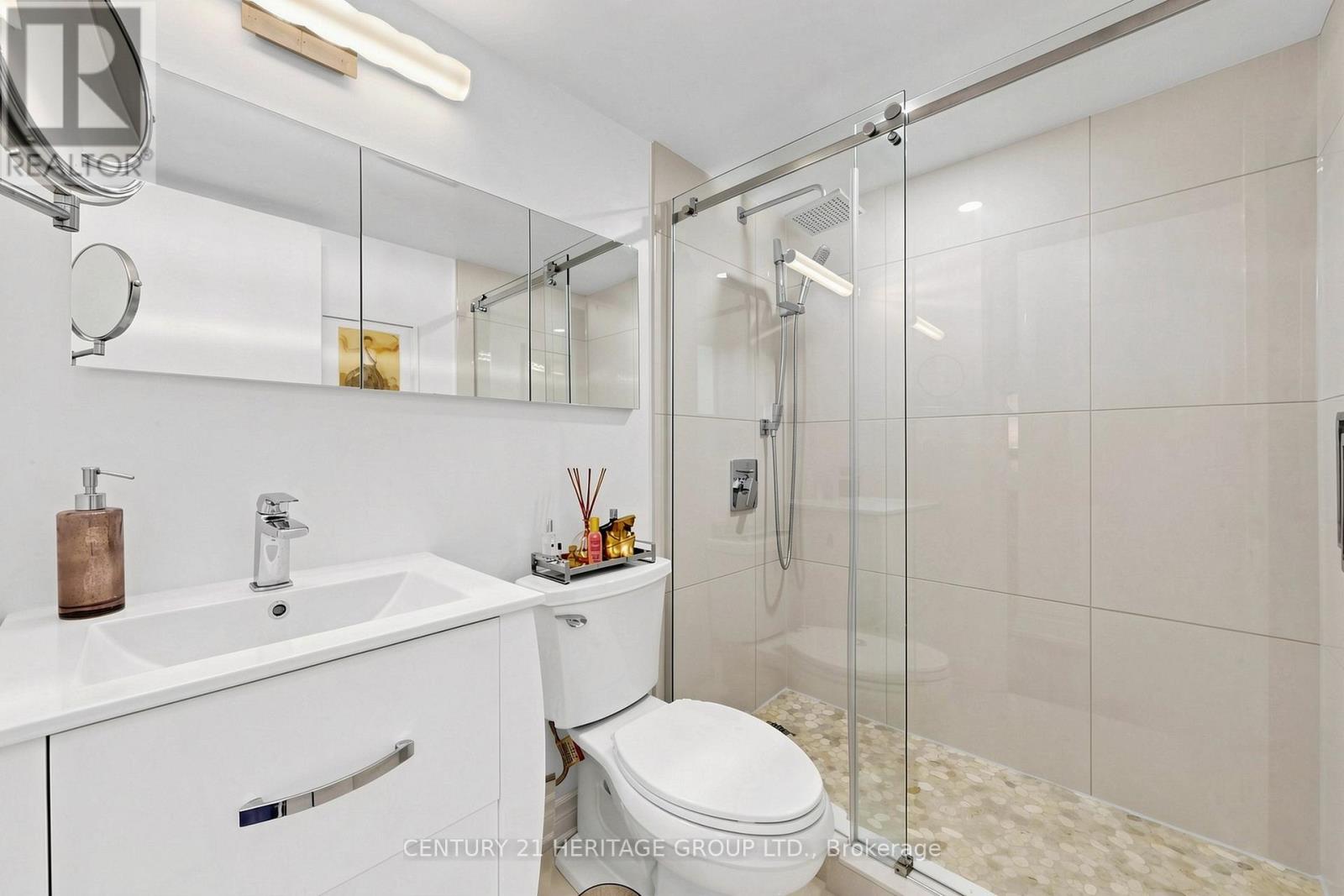 #210 7601 BATHURST STREET - 28