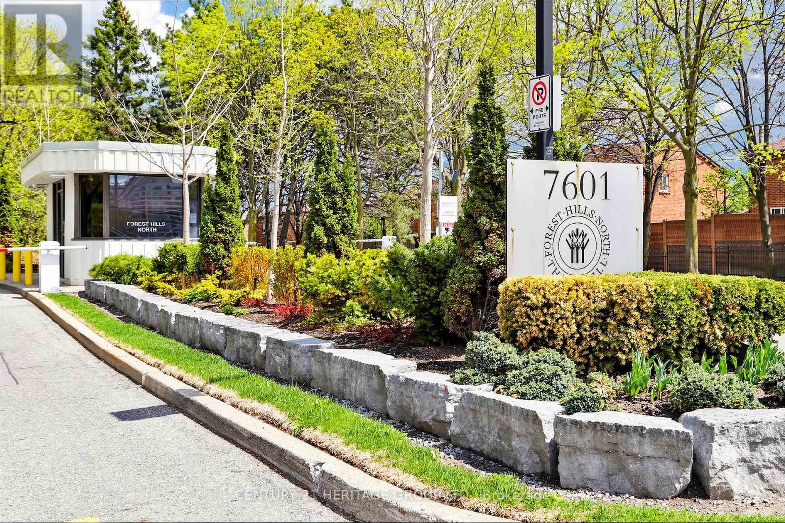 #210 7601 BATHURST STREET - 3