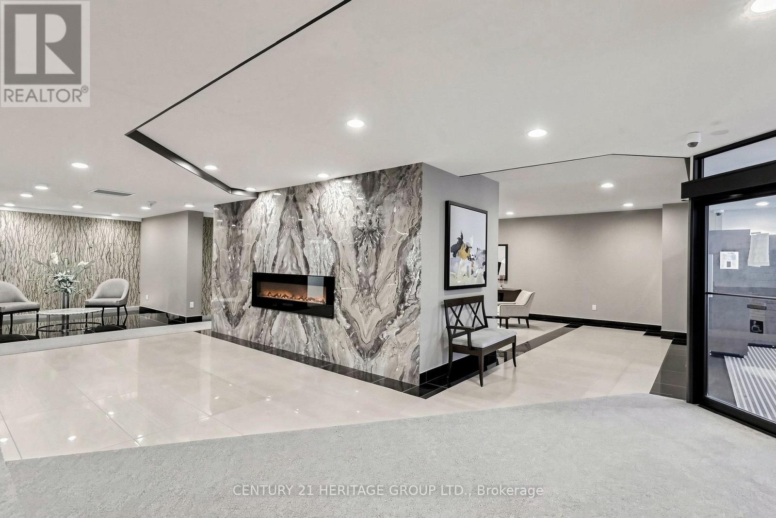 #210 7601 BATHURST STREET - 6