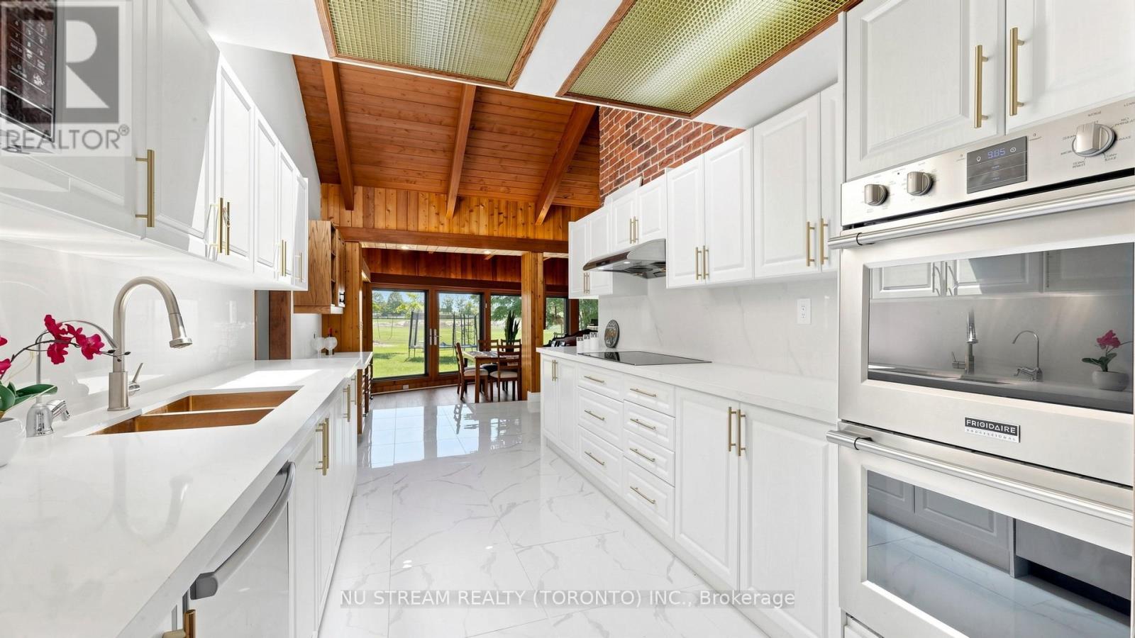 2881 DOANE ROAD - 11