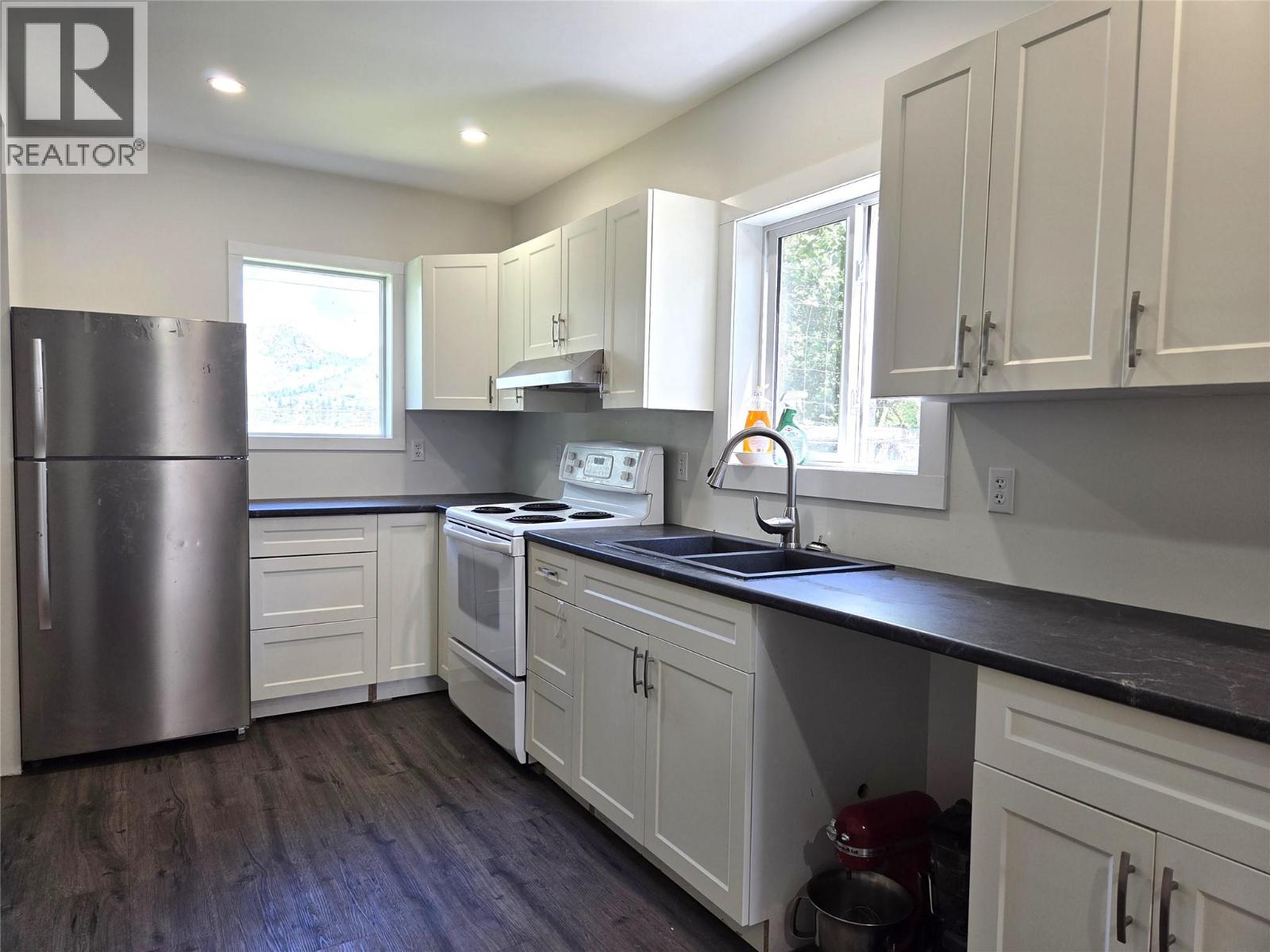 780 CAMERON Avenue - 3