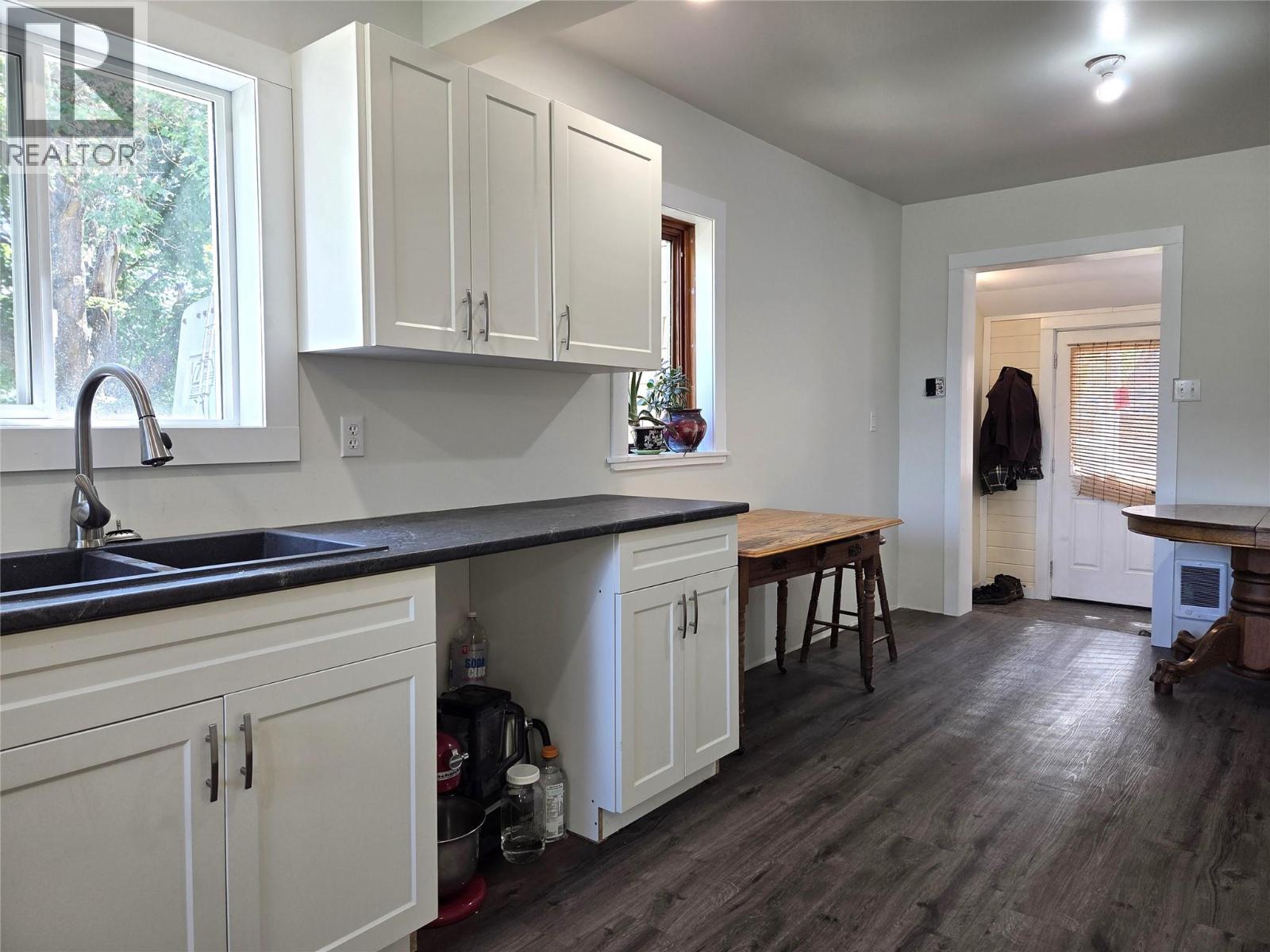 780 CAMERON Avenue - 27