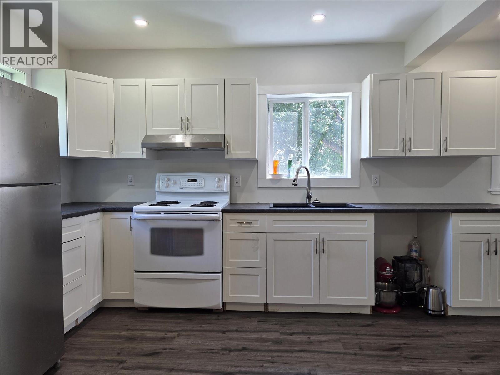 780 CAMERON Avenue - 5