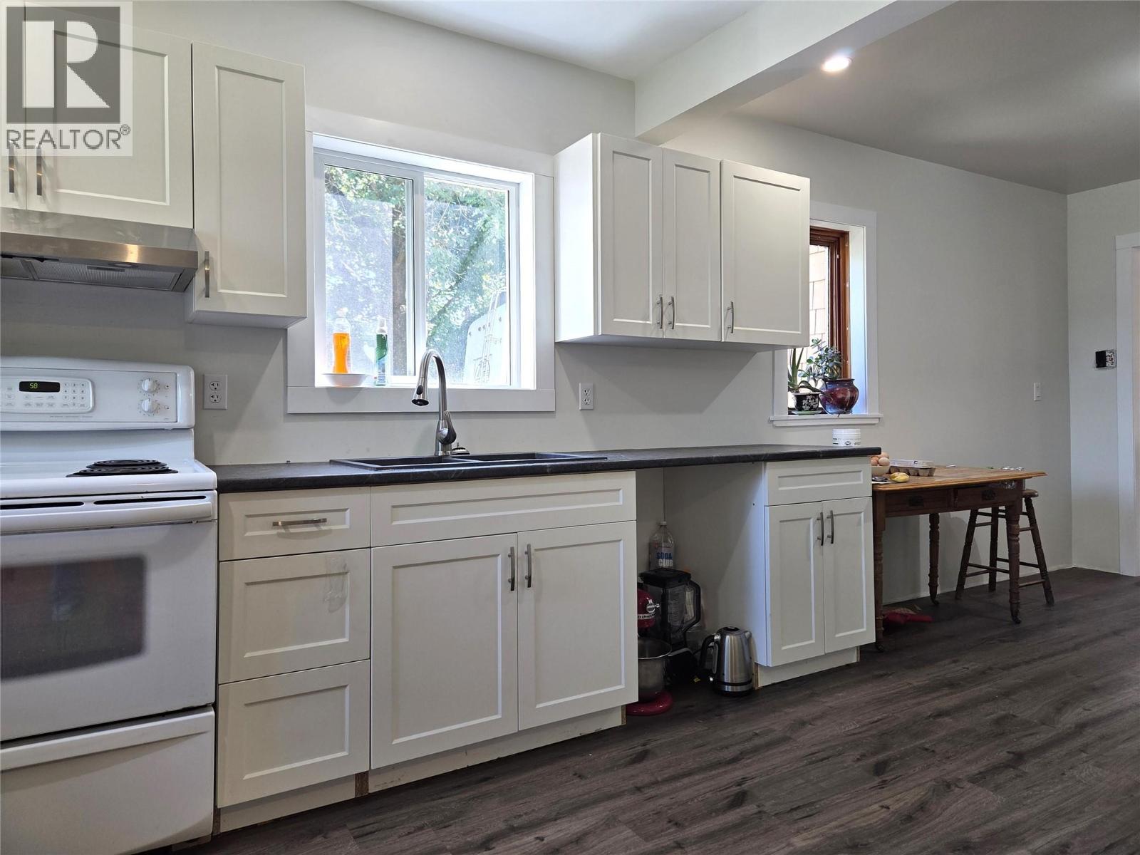 780 CAMERON Avenue - 6