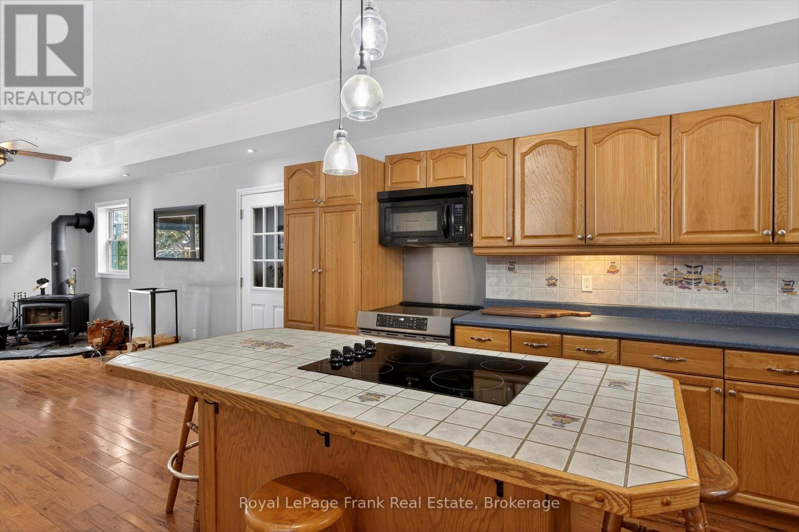 1600 4TH LINE ROAD N - Image 15