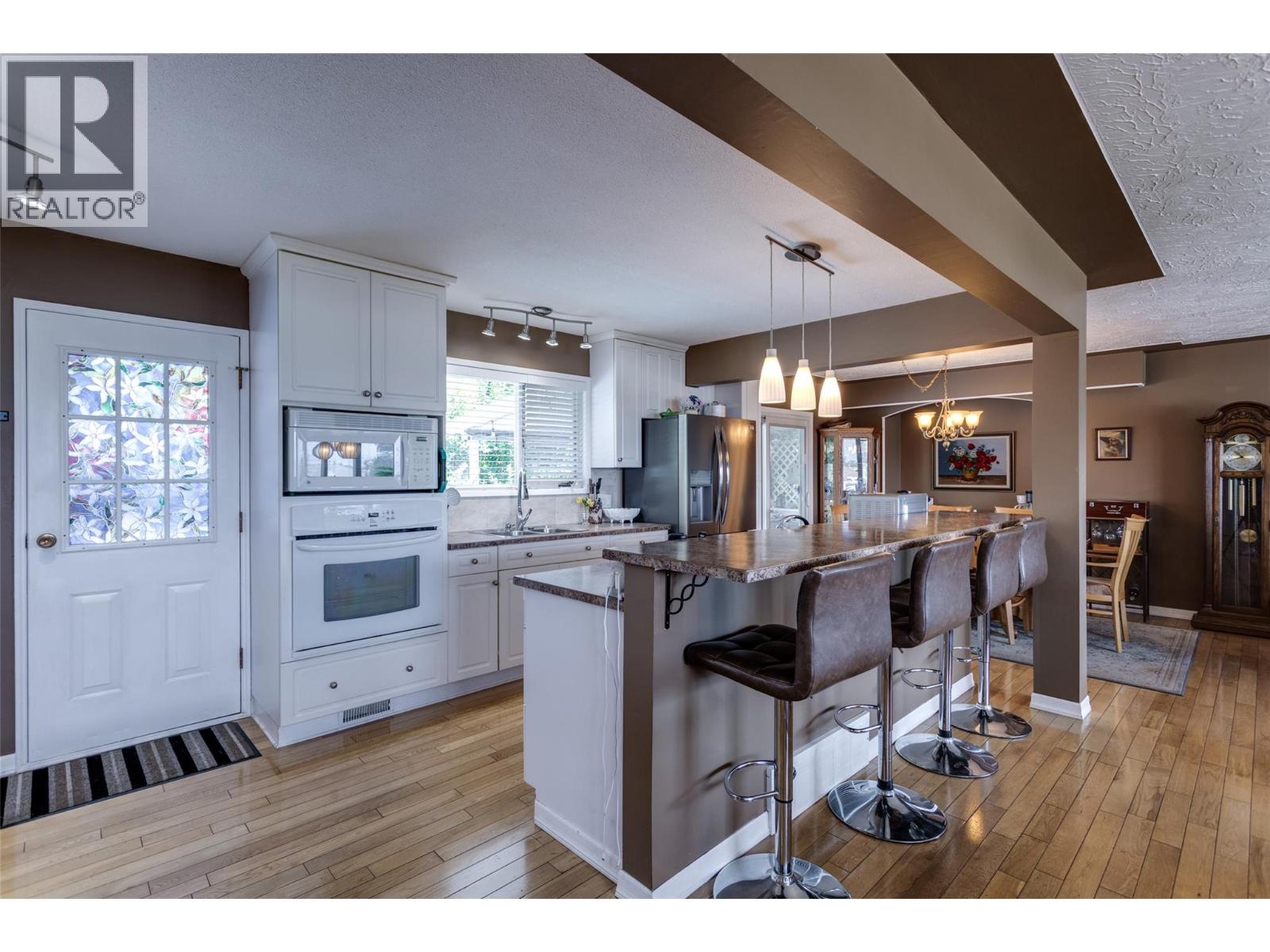 1290 Mountain Avenue, Kelowna