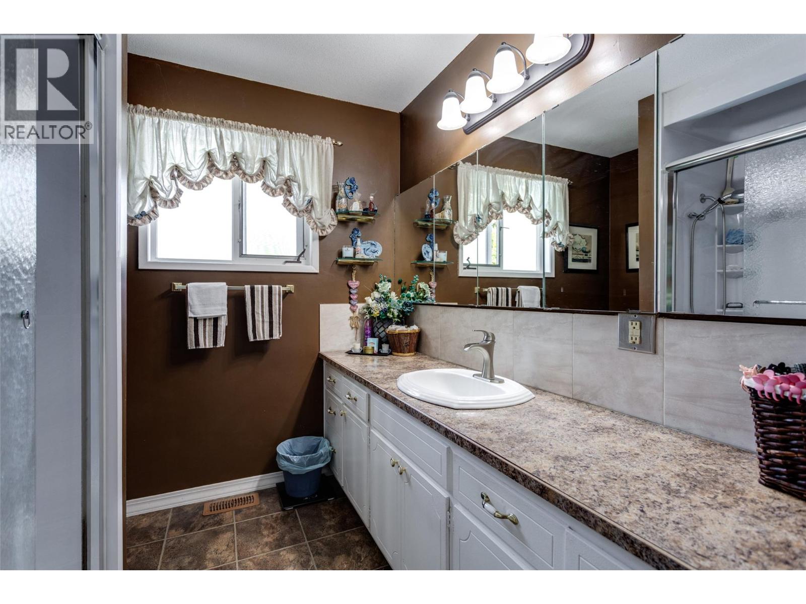 1290 Mountain Avenue, Kelowna