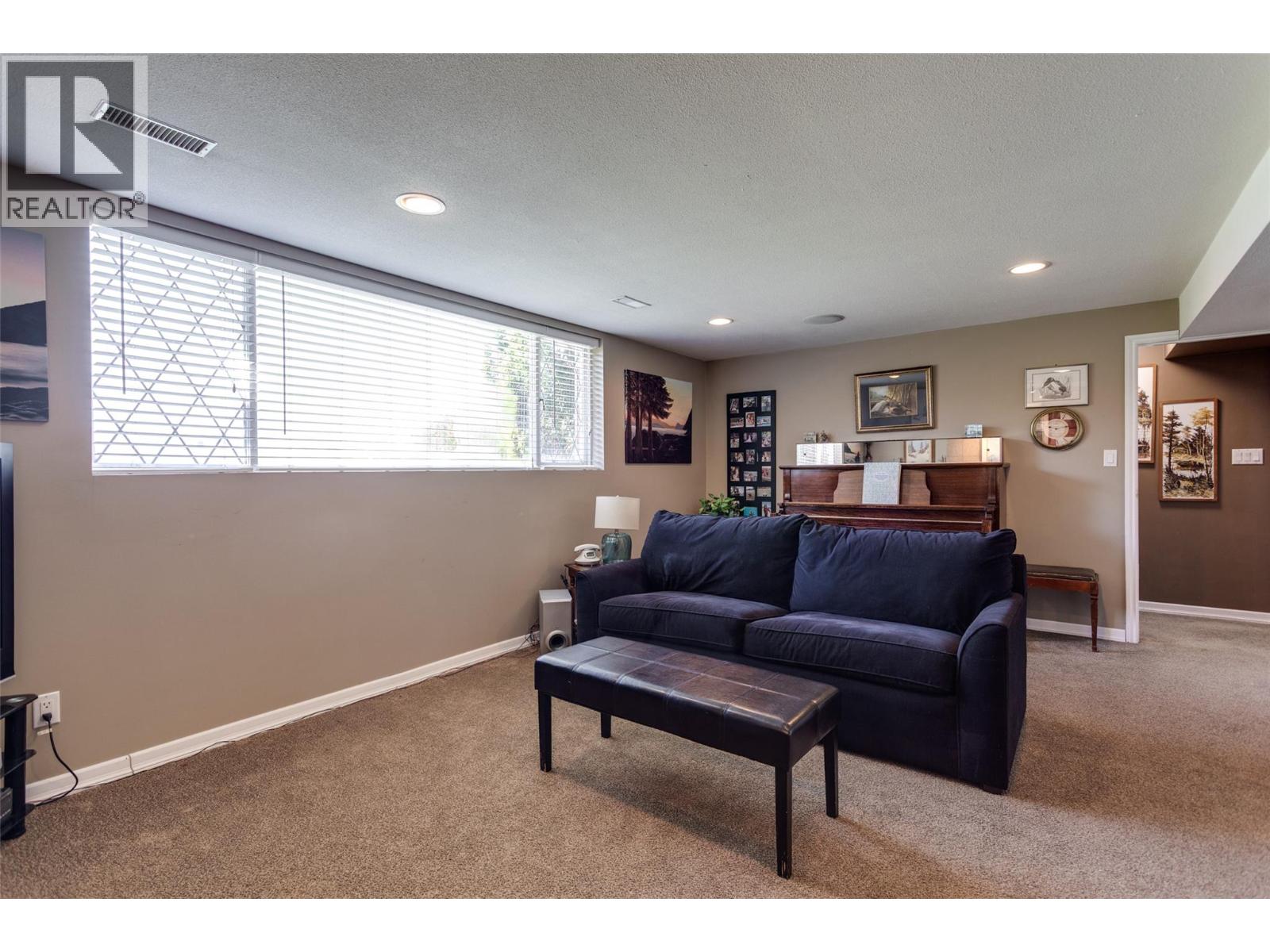1290 Mountain Avenue, Kelowna