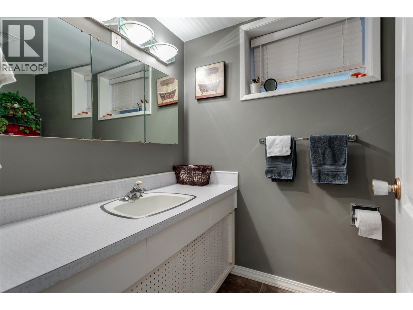 1290 Mountain Avenue, Kelowna