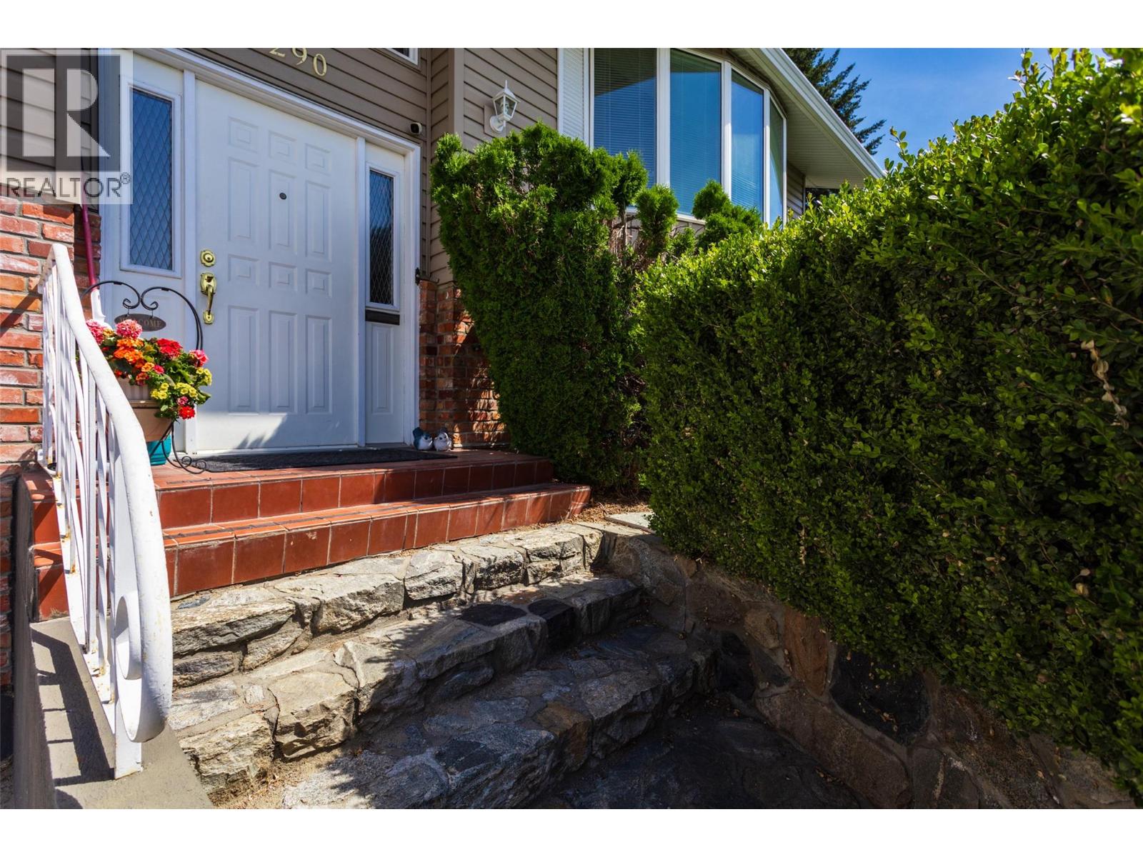 1290 Mountain Avenue, Kelowna