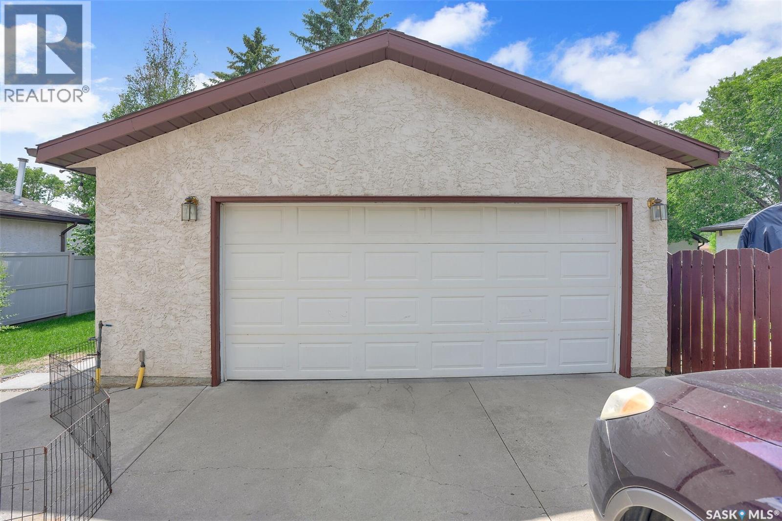 785 Bard CRESCENT N — photo 43