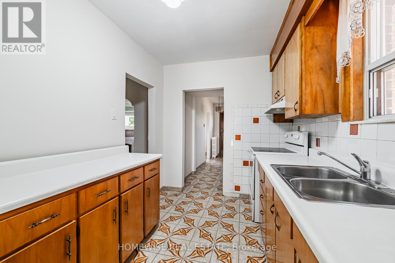 25 MARLEE AVENUE - 9