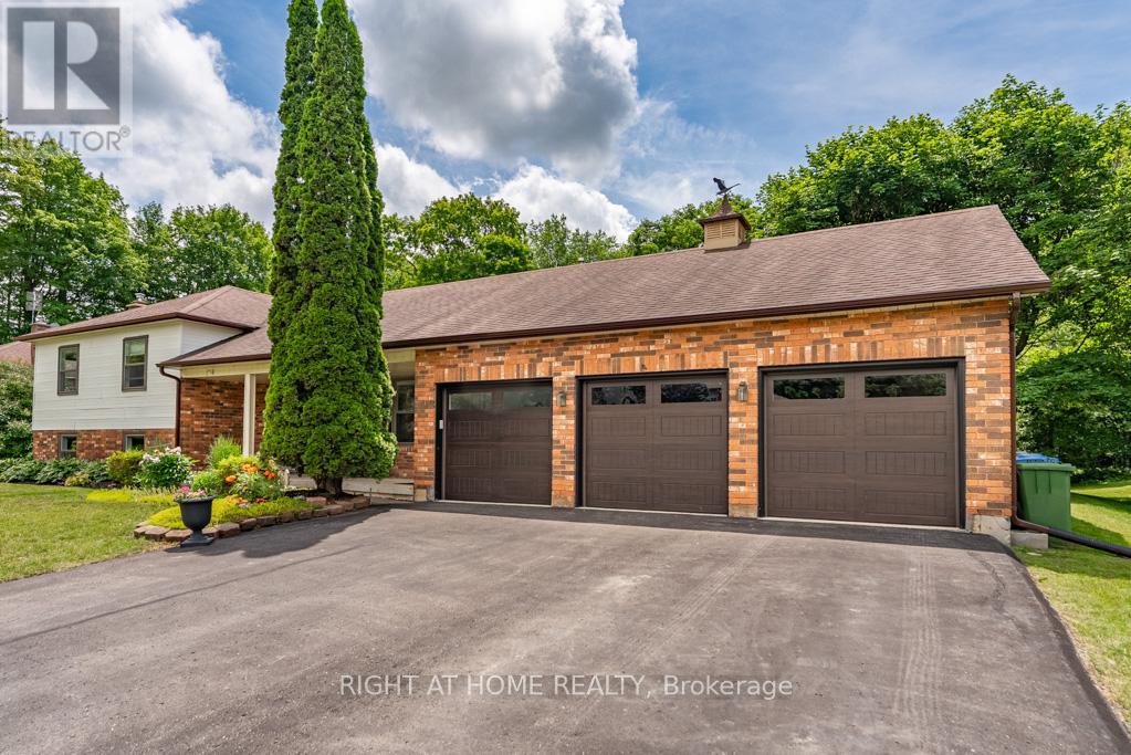 16 SNOWBERRY COURT - 50