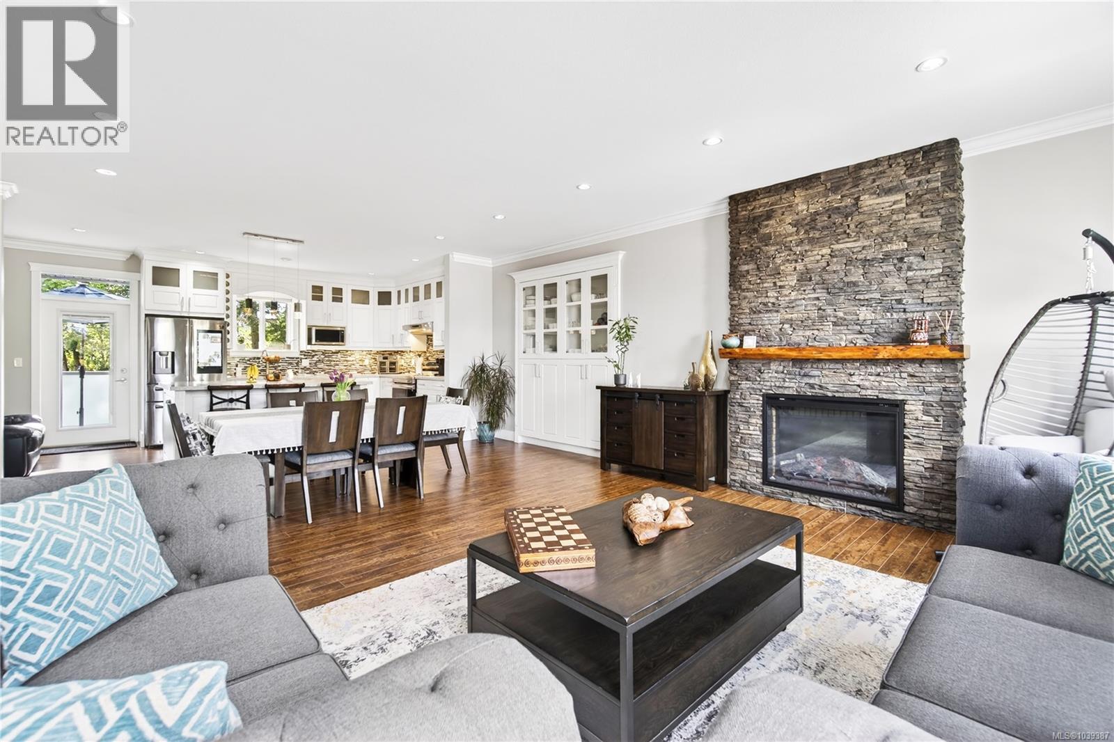 3115 Uplands Dr - 6