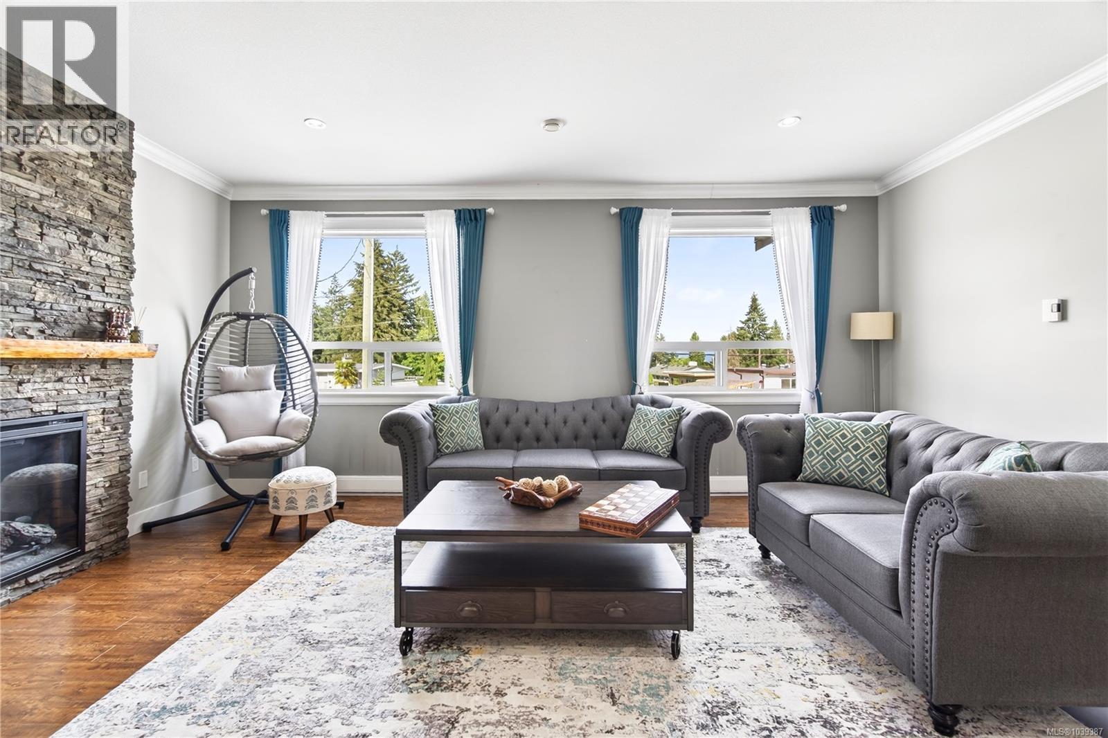 3115 Uplands Dr - 4