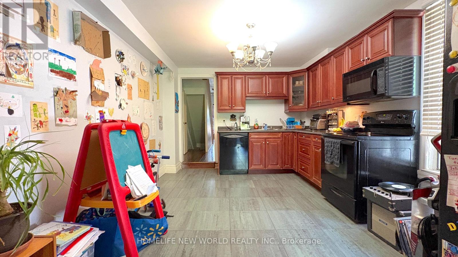 8 BURNFIELD AVENUE - 15