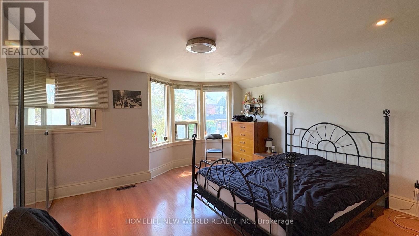 8 BURNFIELD AVENUE - 19