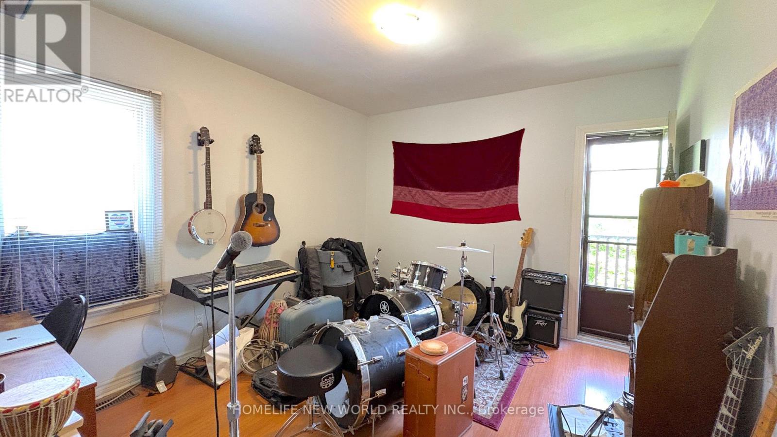 8 BURNFIELD AVENUE - 24