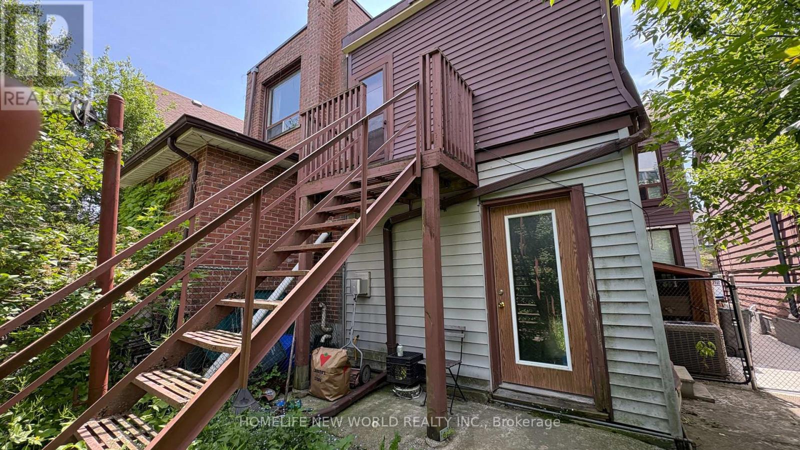 8 BURNFIELD AVENUE - 32