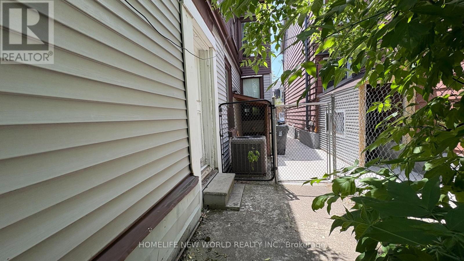 8 BURNFIELD AVENUE - 33