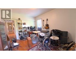 8 Burnfield Avenue, Toronto, ON M6G1Y5 Photo 23