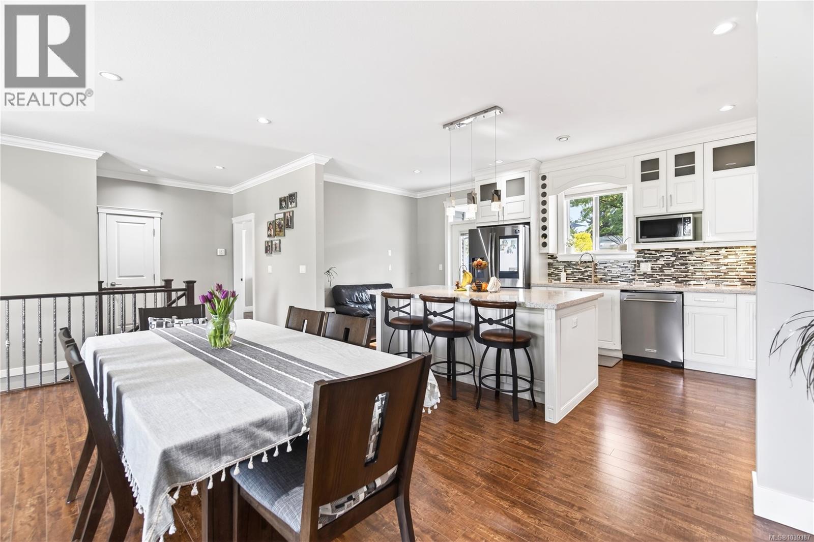 3115 Uplands Dr - 8
