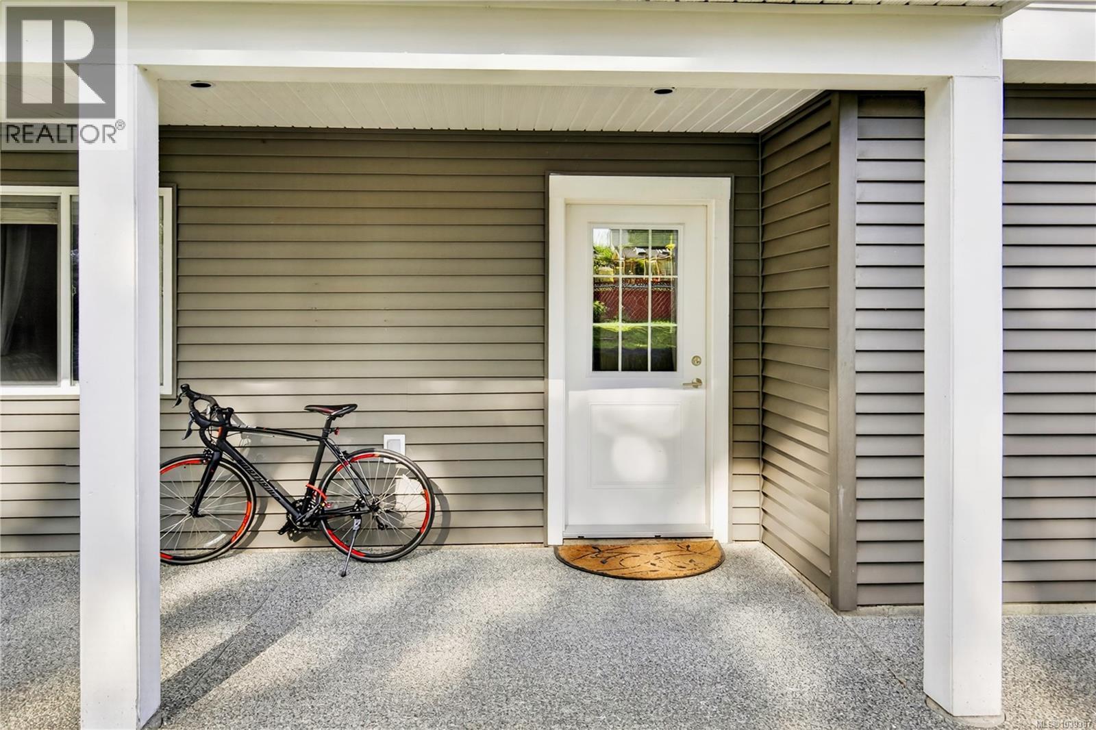 3115 Uplands Dr - 33