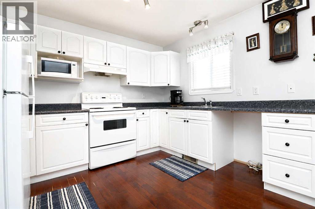 9701 90A Street — photo 11