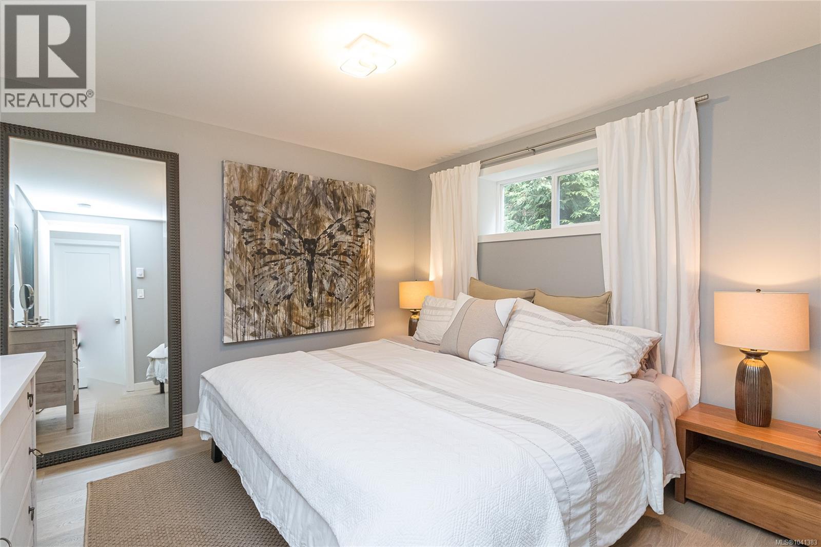  5143 Santa Clara Avenue, Saanich