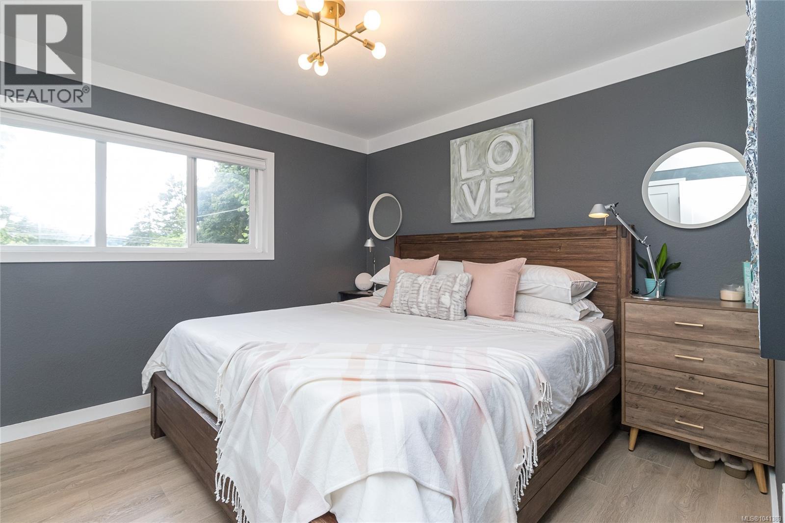  5143 Santa Clara Avenue, Saanich