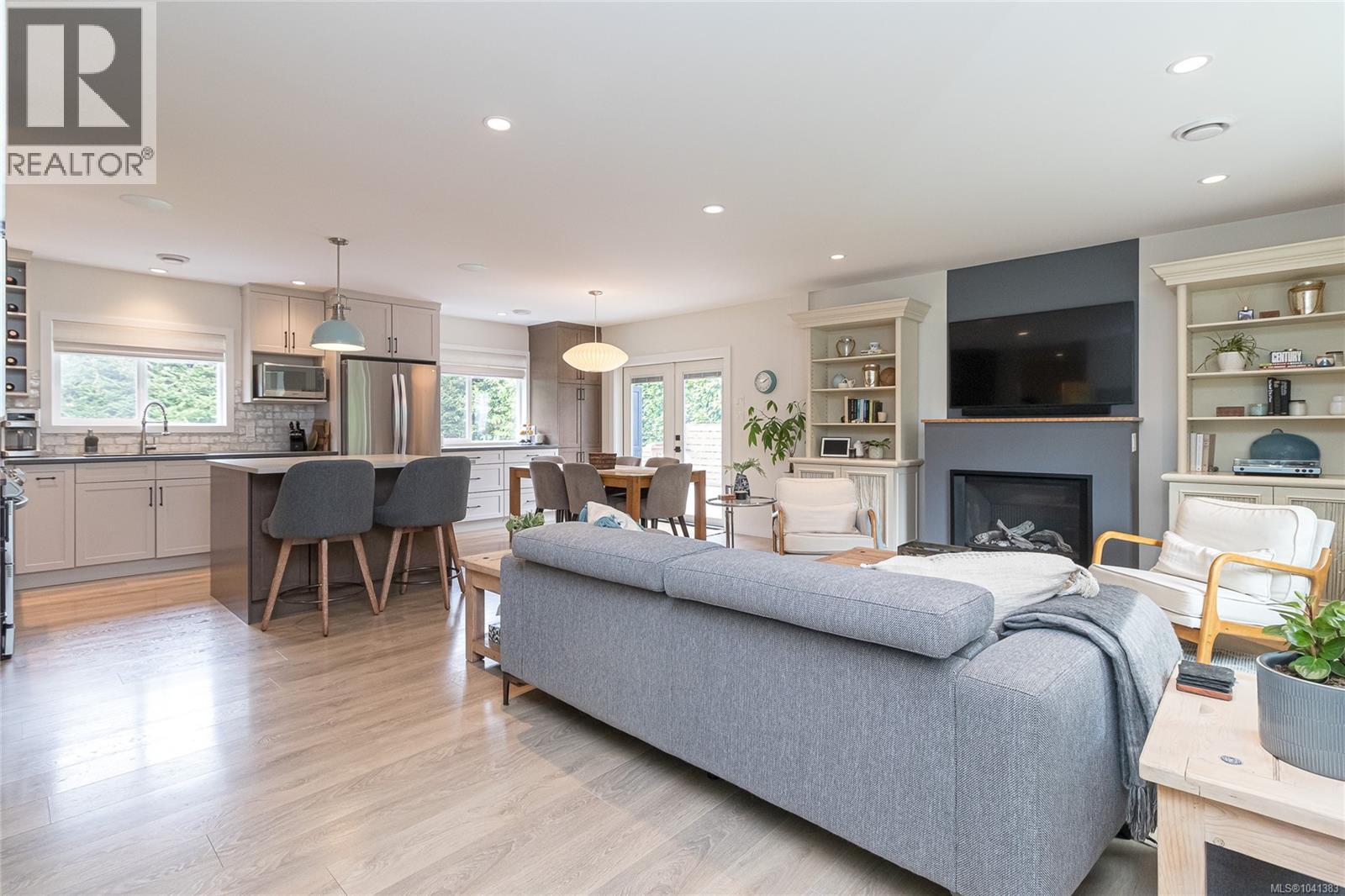  5143 Santa Clara Avenue, Saanich