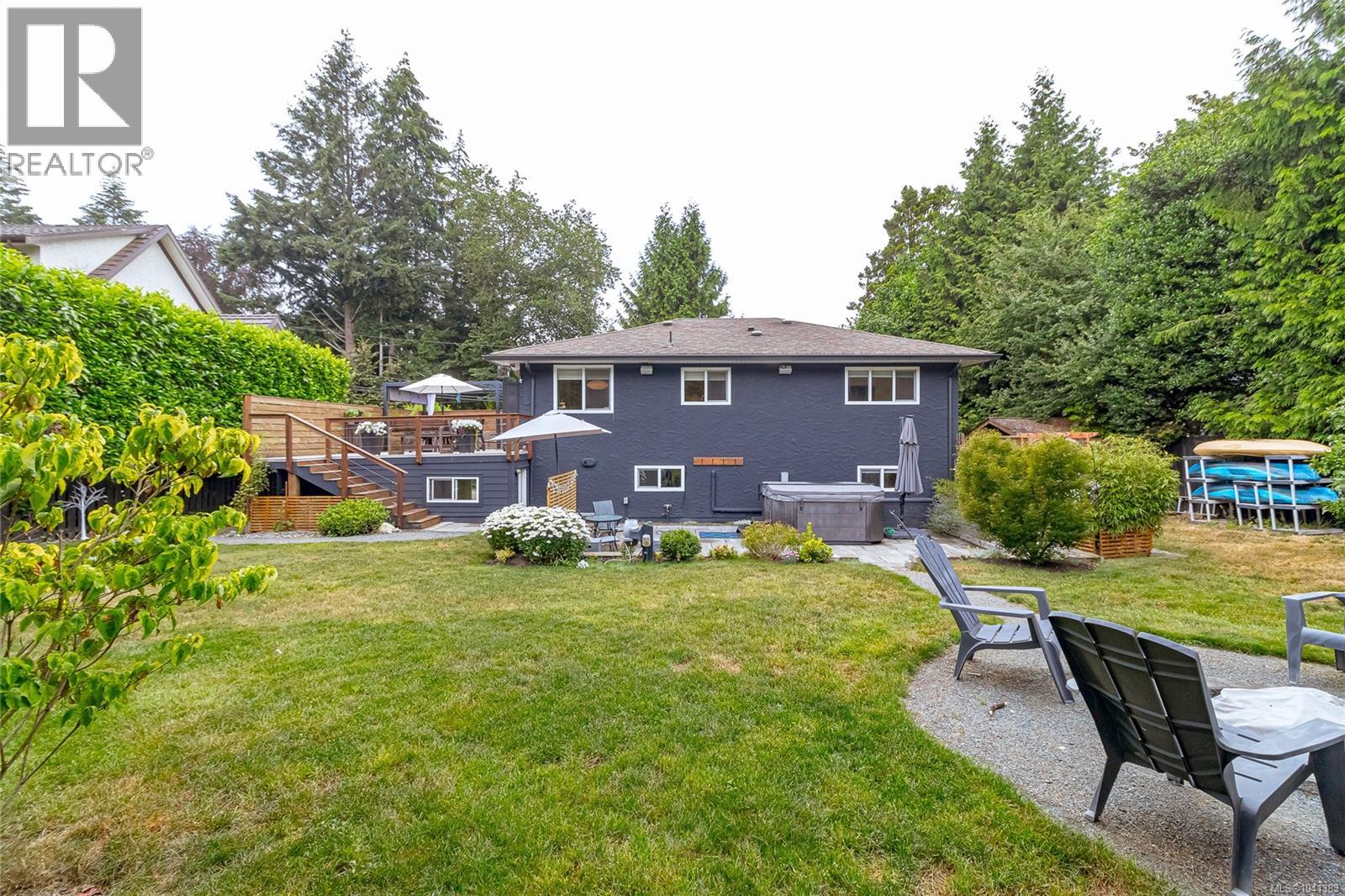  5143 Santa Clara Avenue, Saanich