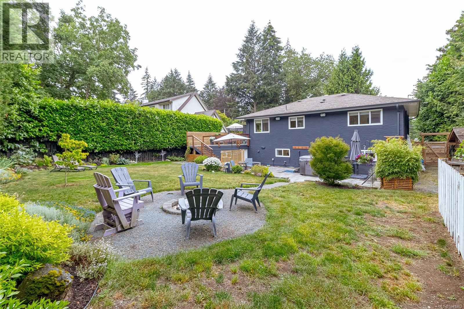  5143 Santa Clara Avenue, Saanich
