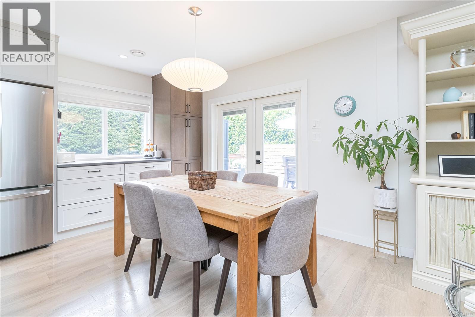  5143 Santa Clara Avenue, Saanich