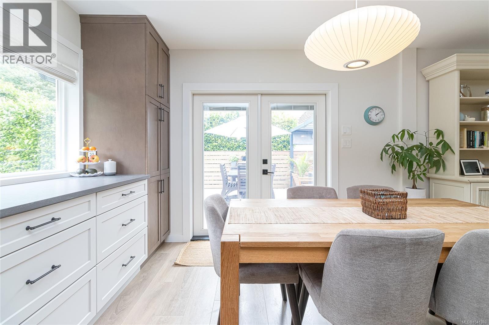 5143 Santa Clara Avenue, Saanich