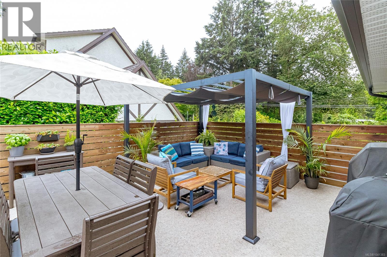  5143 Santa Clara Avenue, Saanich