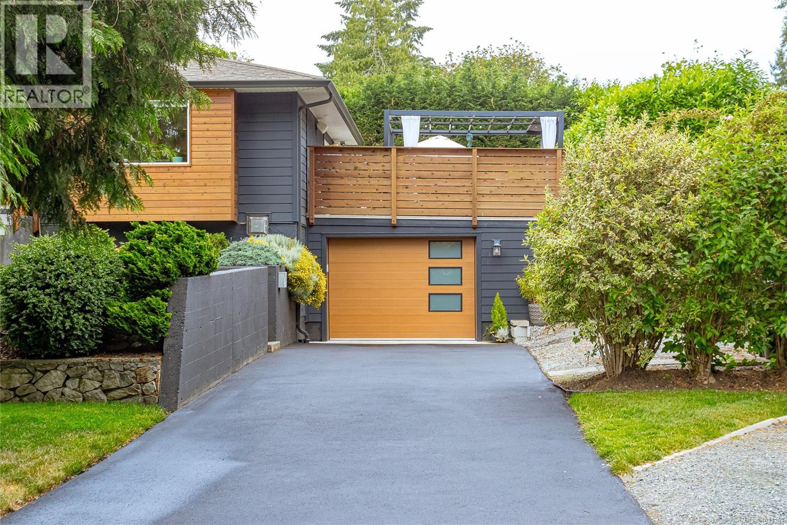  5143 Santa Clara Avenue, Saanich