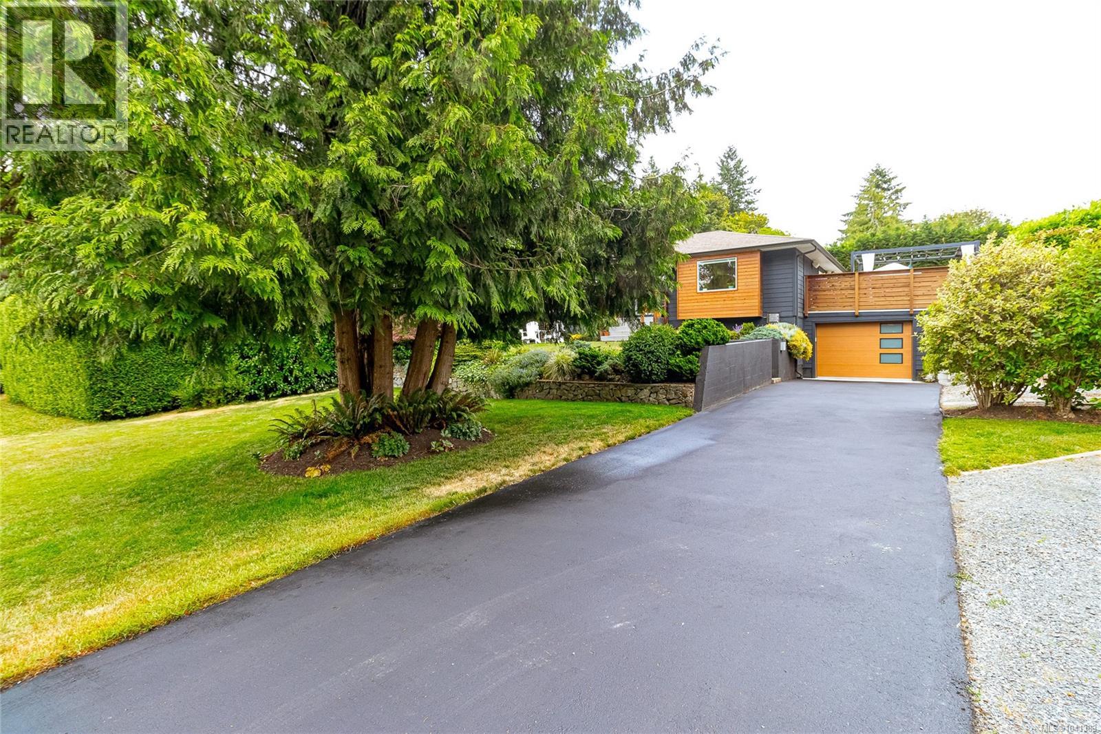  5143 Santa Clara Avenue, Saanich