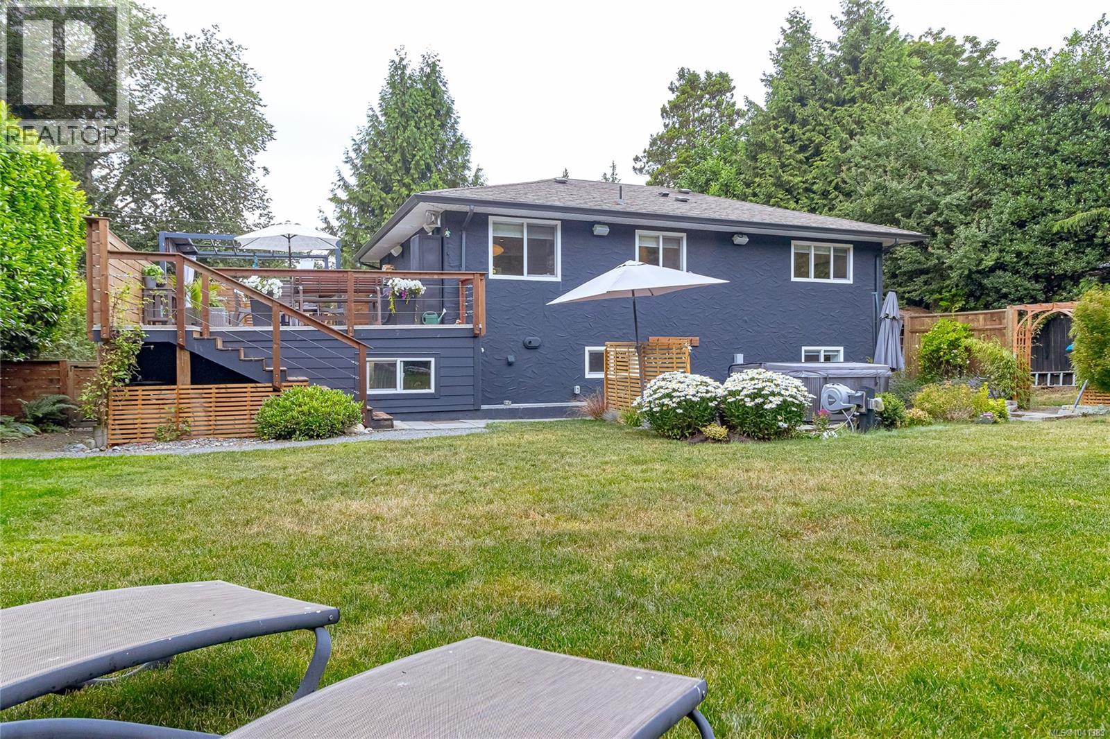  5143 Santa Clara Avenue, Saanich