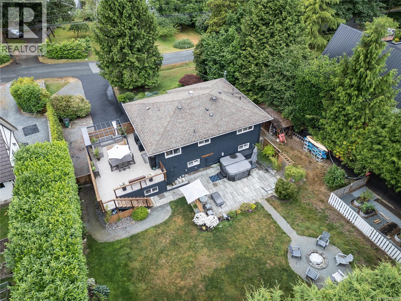  5143 Santa Clara Avenue, Saanich
