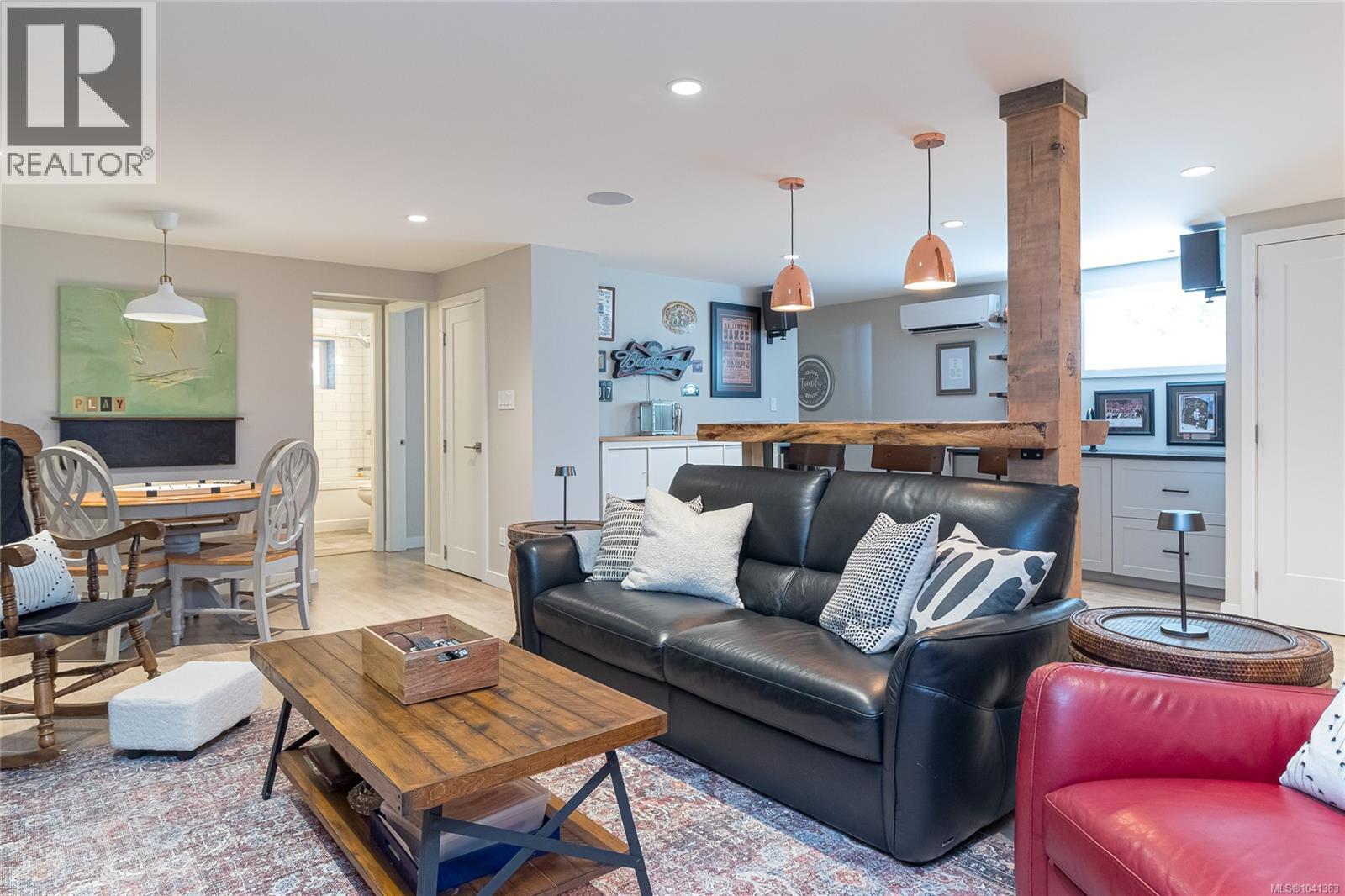  5143 Santa Clara Avenue, Saanich