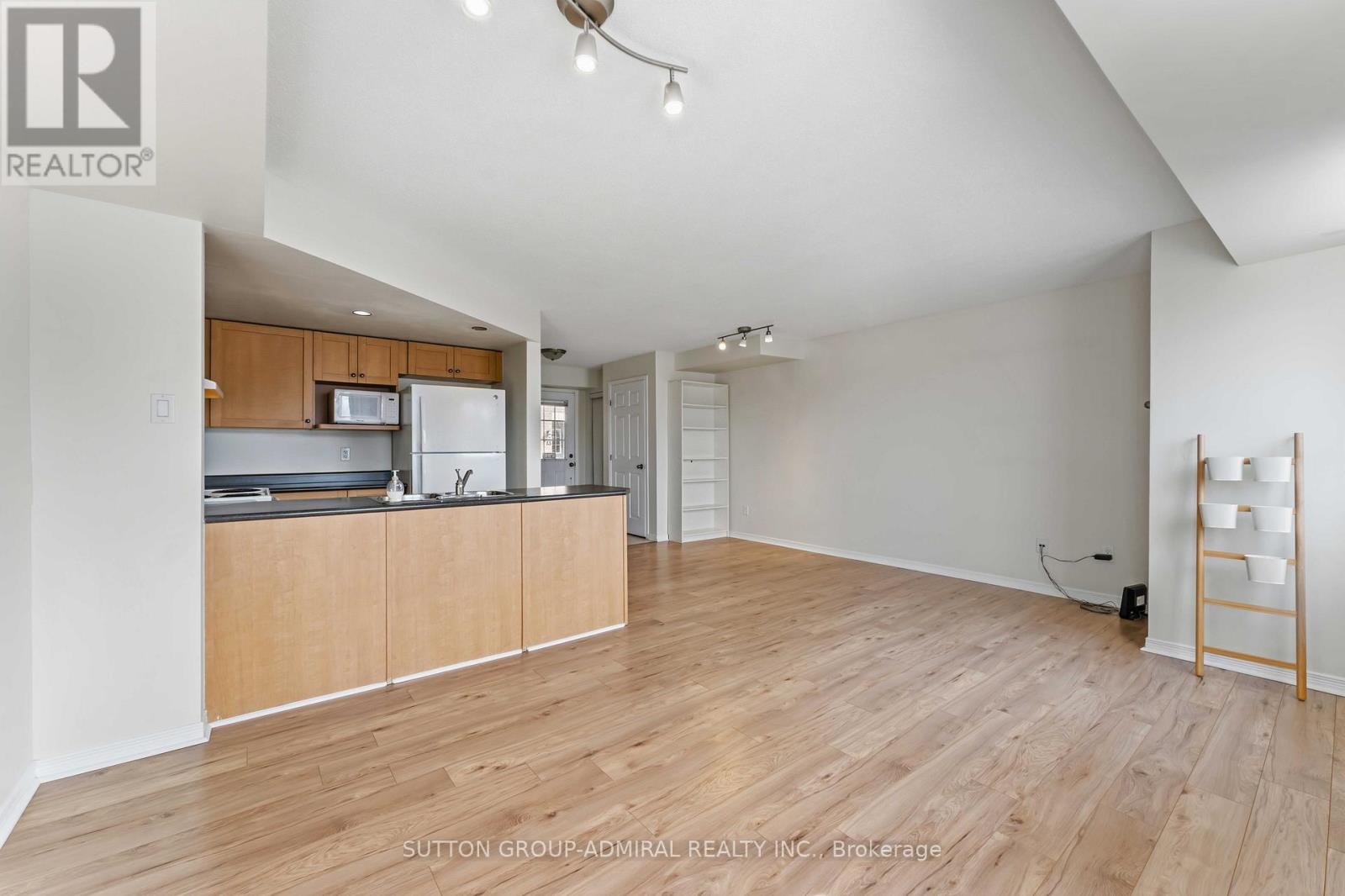 #9 130 ROCHESTER STREET - 19
