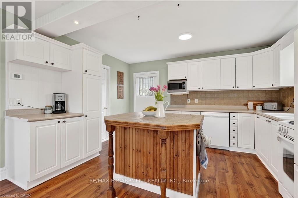 122 SOUTH CAYUGA STREET W - 21