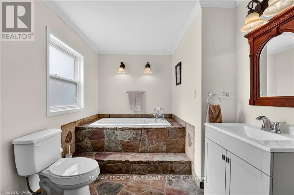 122 SOUTH CAYUGA STREET W - 34